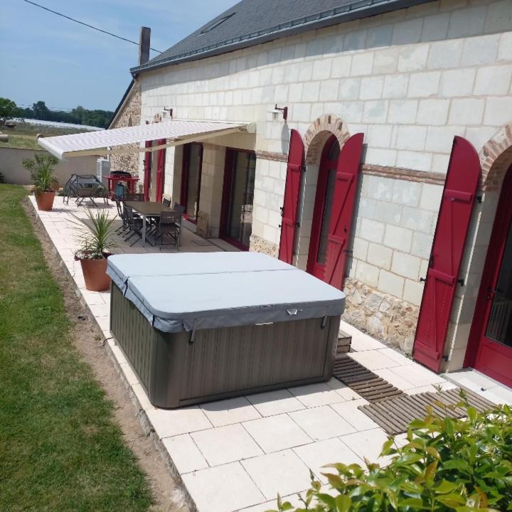 Jolie Maison De Campagne En Pierre De Tuffeau Longué Exterior photo